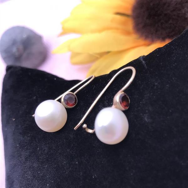 Gold/Garnet/Pearl Earrings