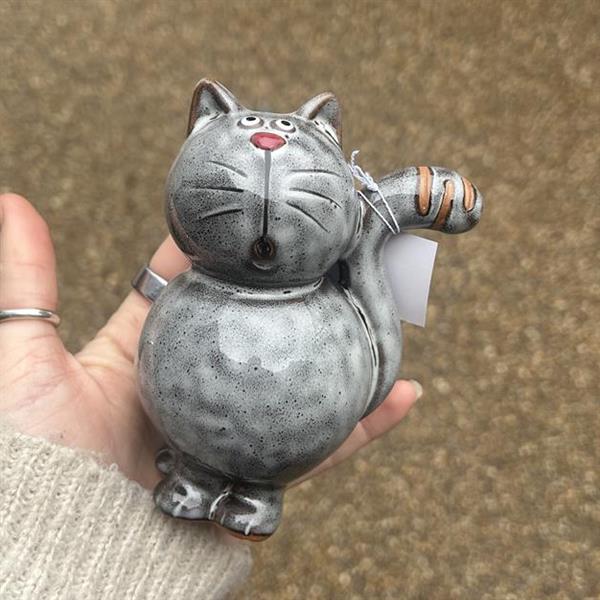 Small pottery cat